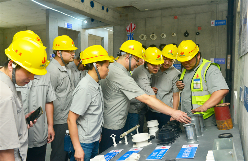 为进一步推进优质客户高效履约，提升交付品质、达成客户满意，2025年6月25日，亚星管理平台建设集团在上海组织召开2025年越秀地产、华润置业客户履约推进会。